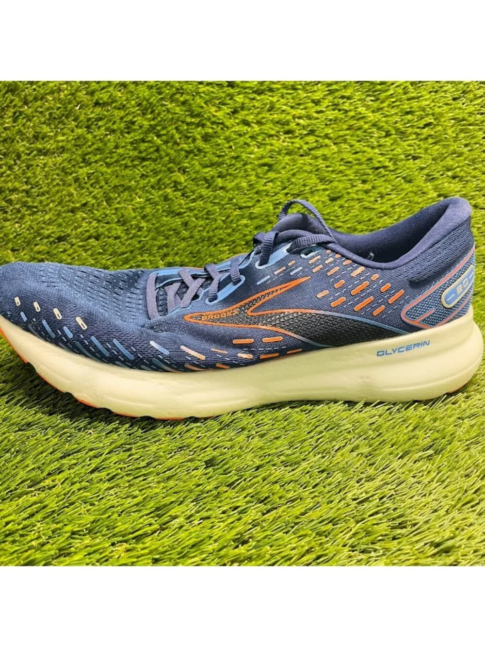 Brooks missing insoles